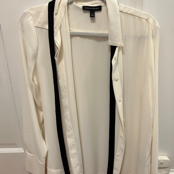 COPY - Banana Republic Cream Blouse with Black Trim size S - Picture 1 of 3